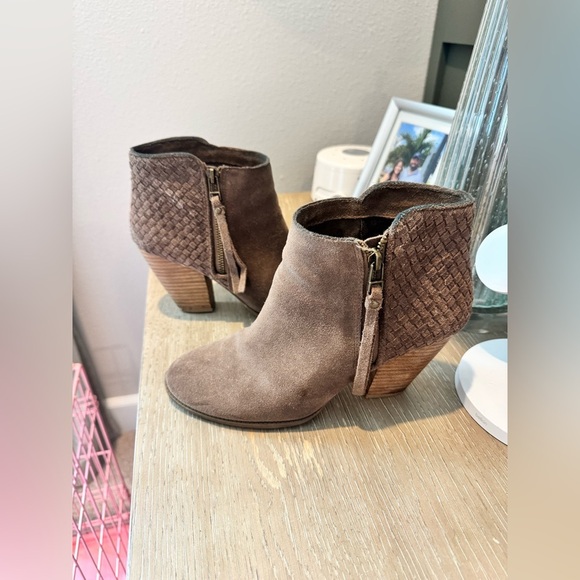 Sole Society Zada booties. Size 8 suede - Picture 4 of 5